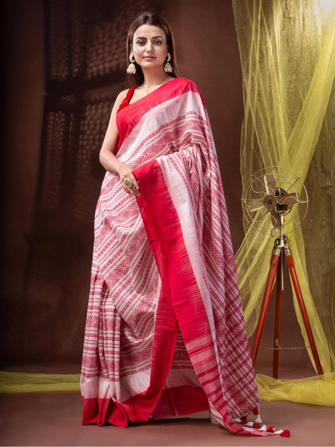 

SAJASAJO Striped Pure Cotton Begampuri Saree, Red