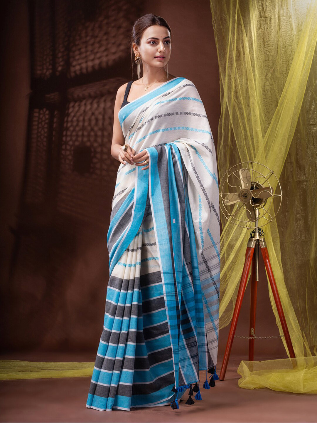 

SAJASAJO Striped Pure Cotton Begampuri Saree, Blue