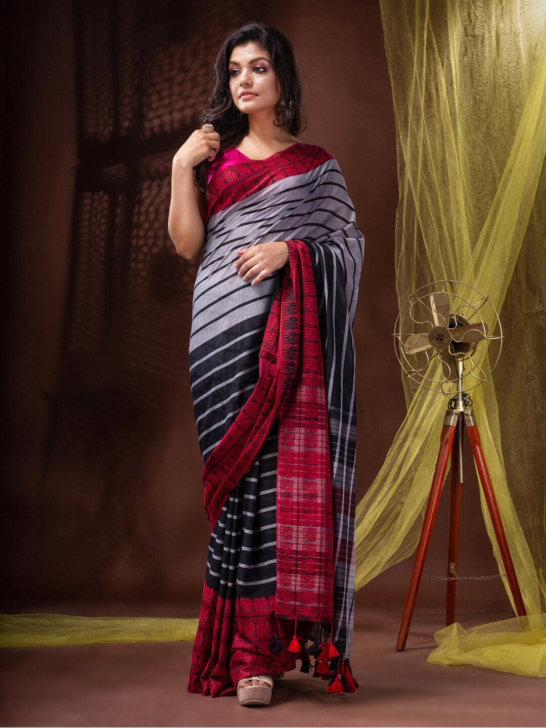 

SAJASAJO Striped Pure Cotton Begampuri Saree, Black