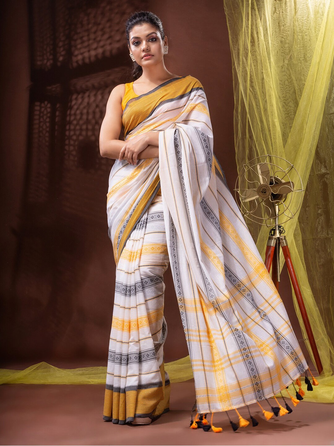 

SAJASAJO Striped Woven Design Pure Cotton Saree, White
