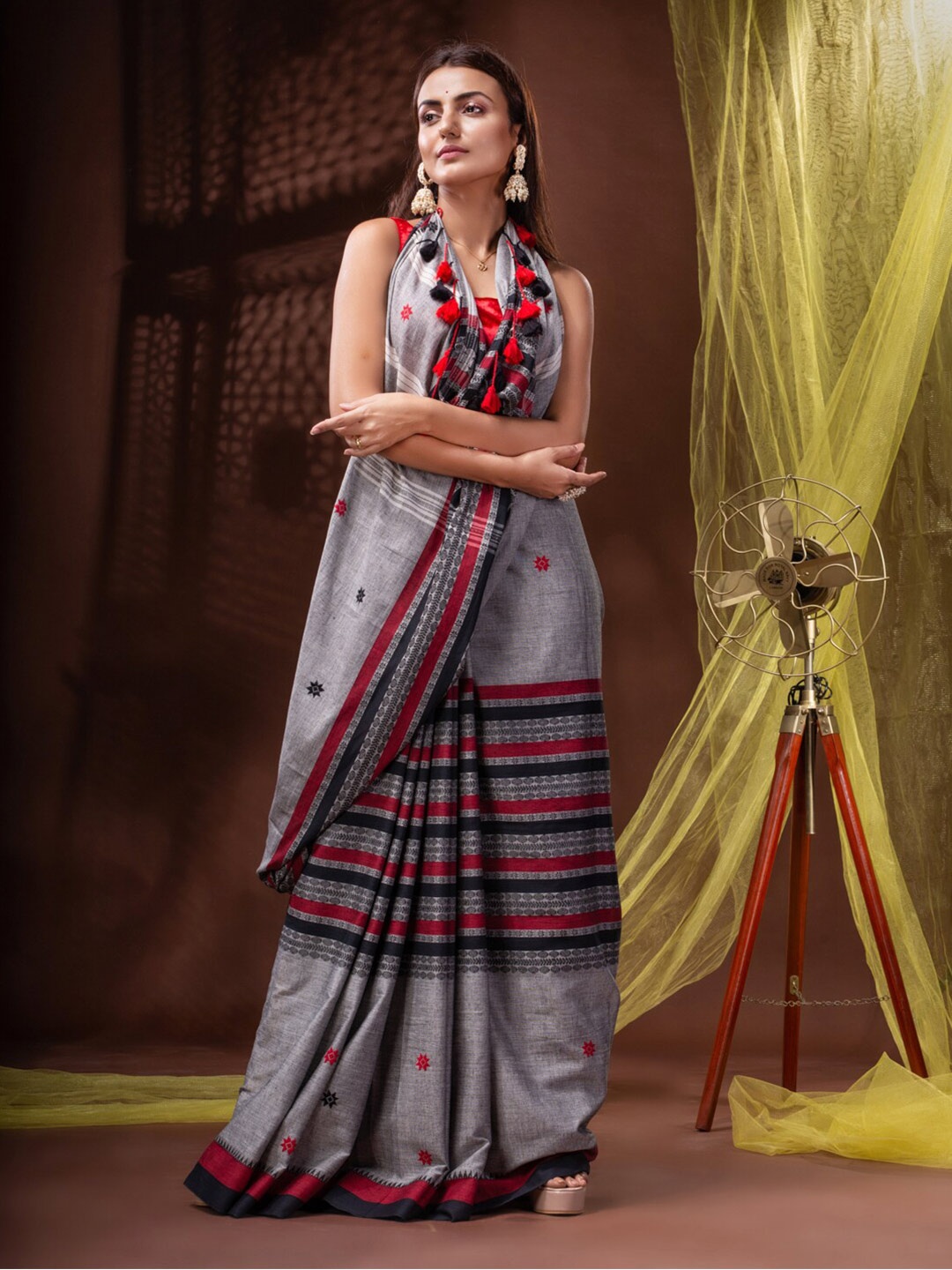 

SAJASAJO Ethnic Motifs Woven Design Pure Cotton Saree, Grey