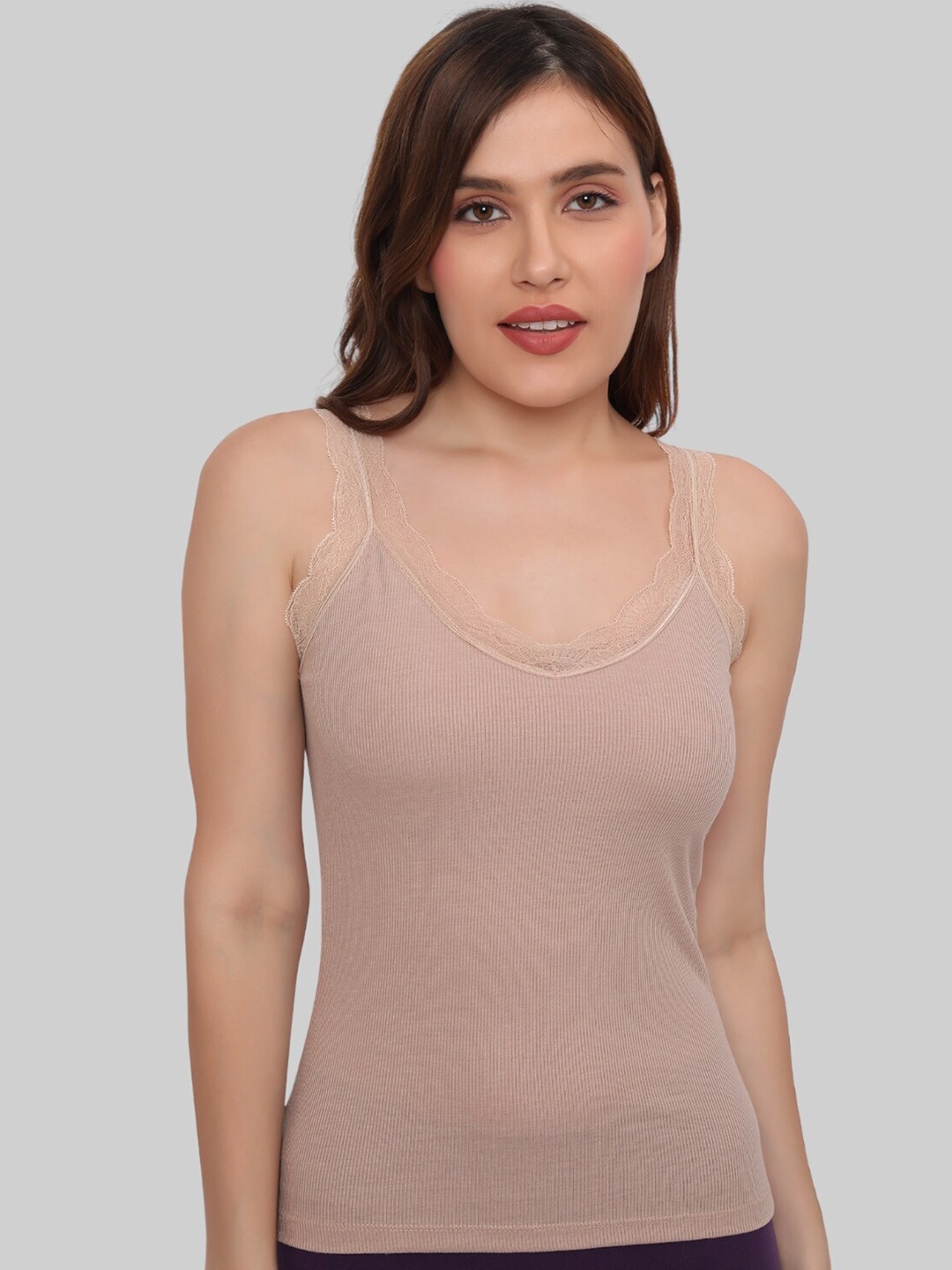 

PLUMBURY Removable Padded Seamless Lace Trim Camisole, Beige