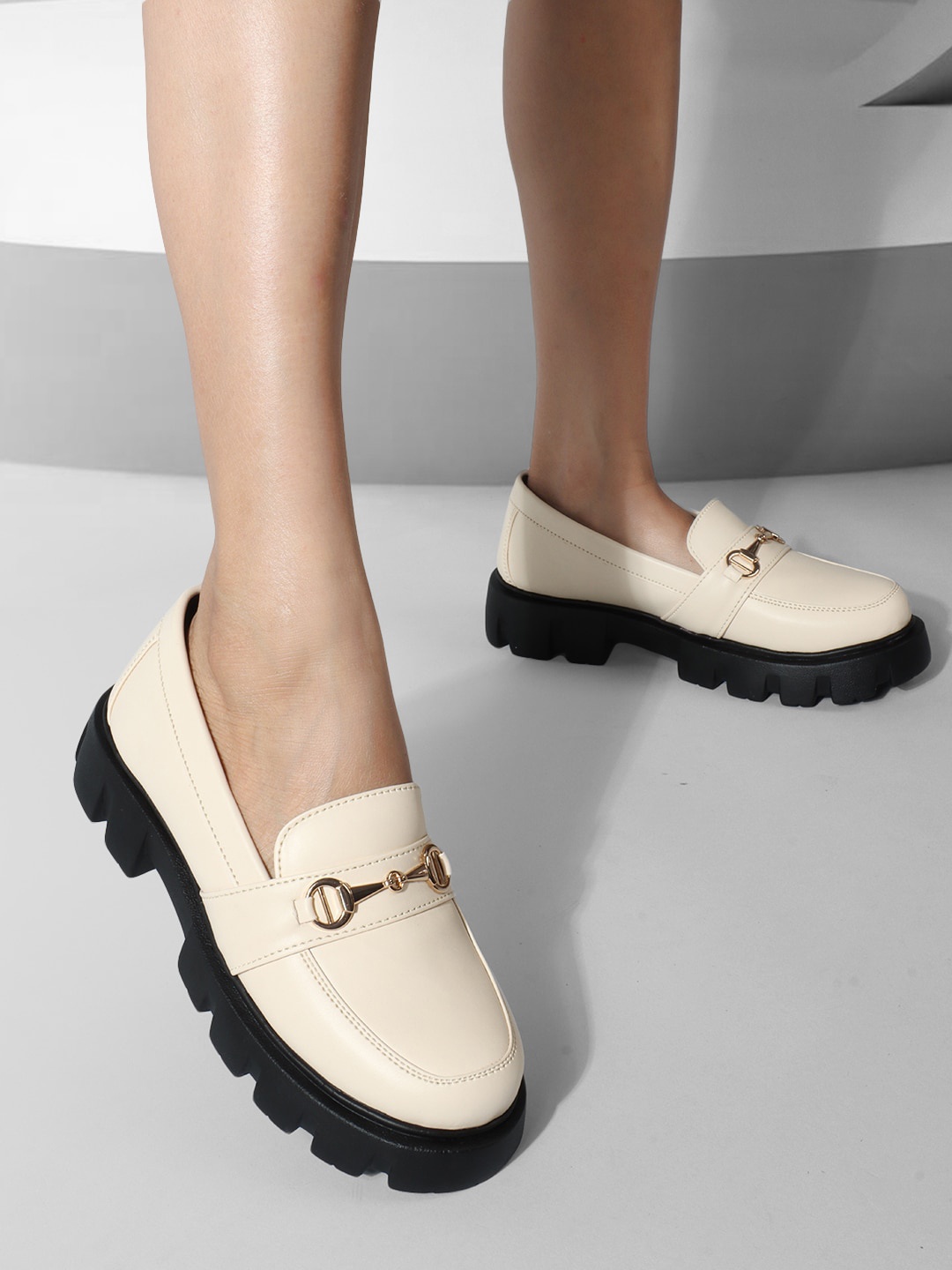 

Roadster Women Beige Embelished Lightweight Comfort Insole Flatform Heel Horsebit Loafers