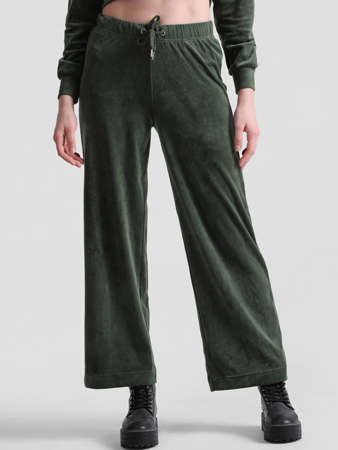 

ONLY Women High Rise Plain Flared Parallel Trousers, Olive