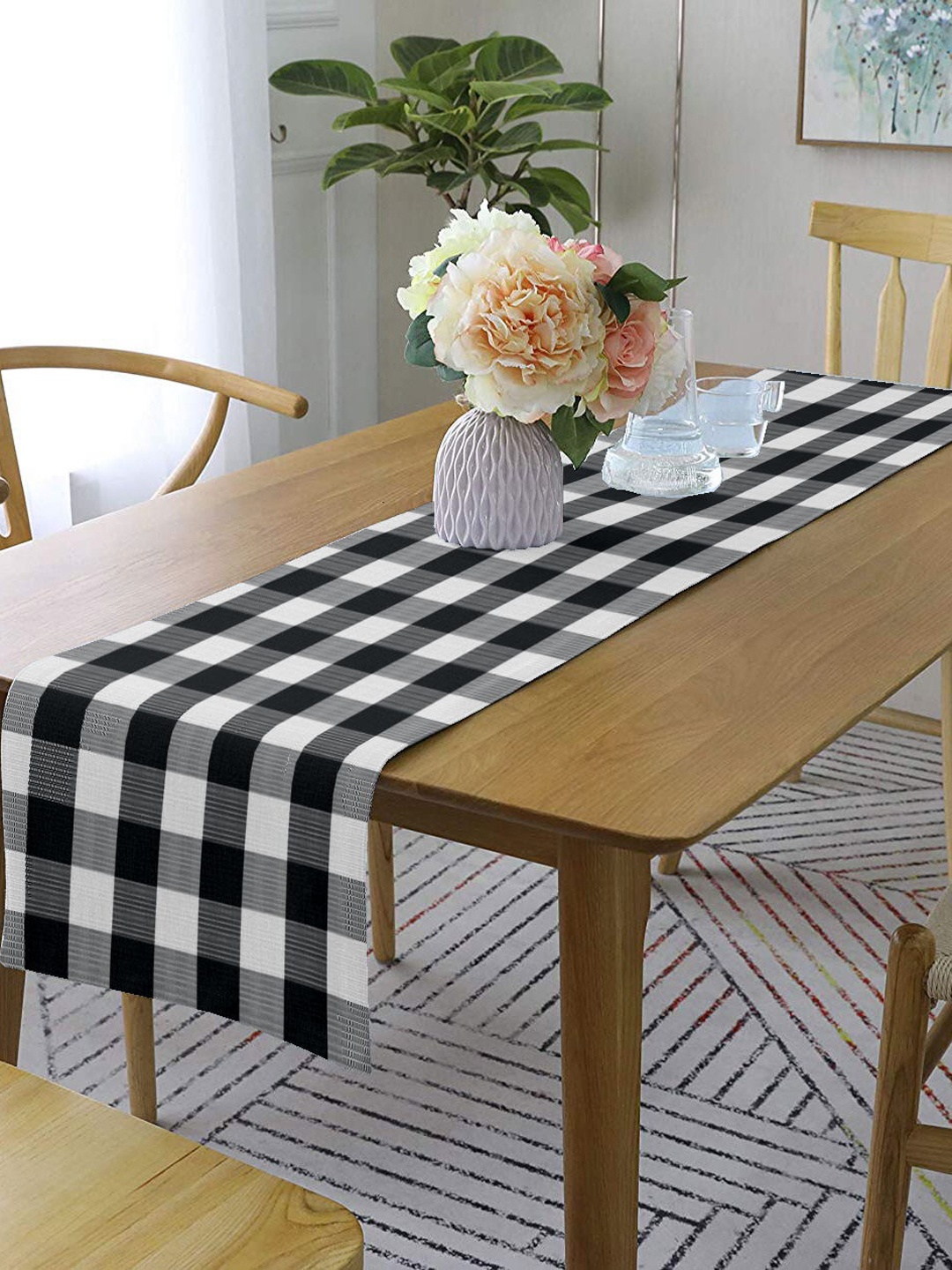 

Lushomes Black & White Checked Pure Cotton 4-Seater Table Runner