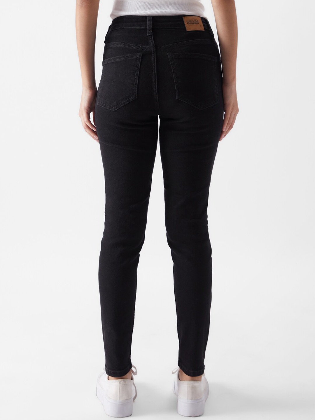 

The Souled Store Women Black Slim Fit Stretchable Jeans