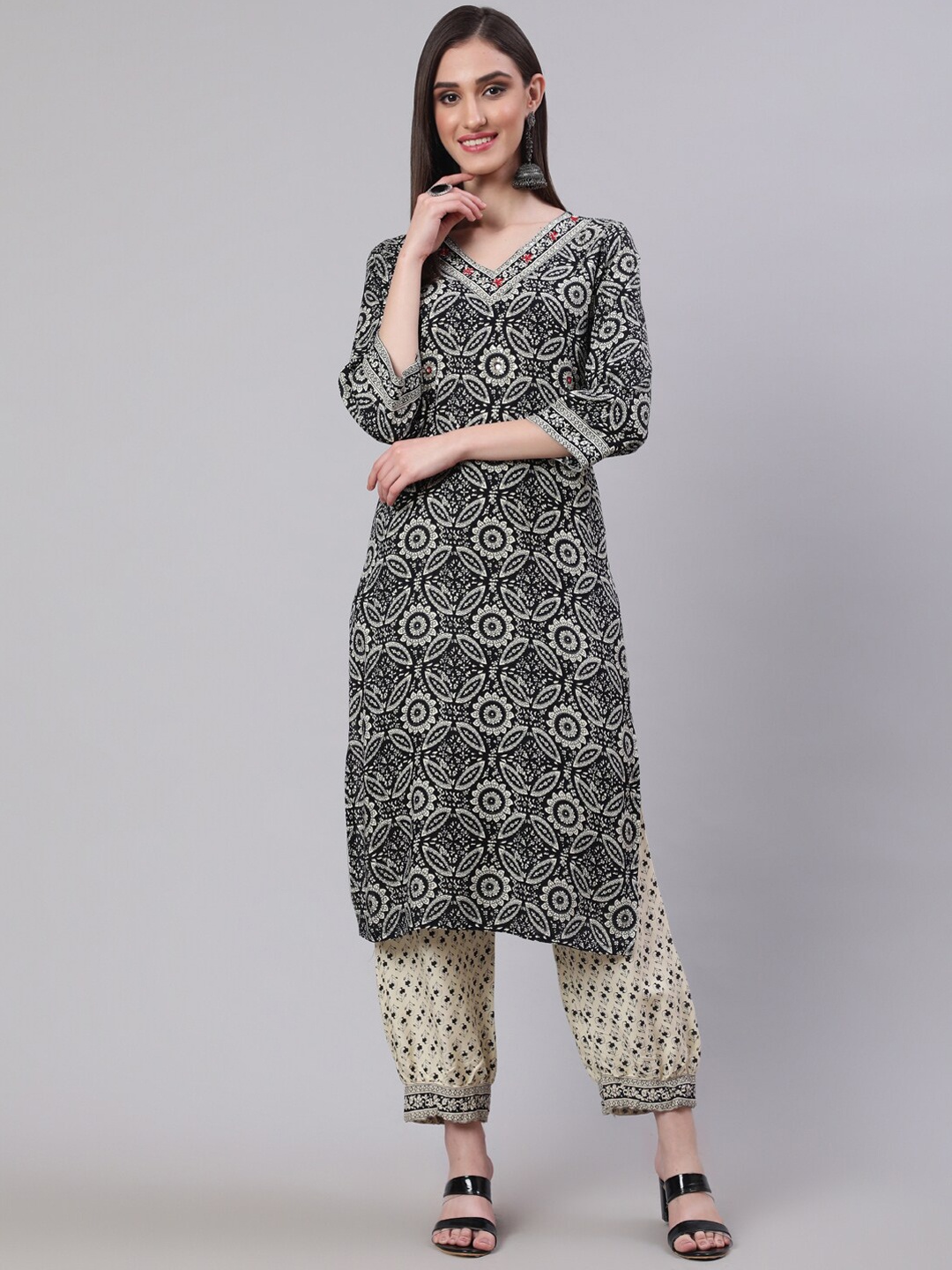

SAK JAIPUR Floral Printed Sequinned Regular Kurta With Salwar, Black