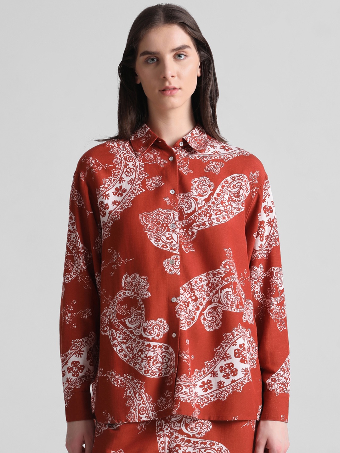 

ONLY Onl slay ls Boxy Fit Ethnic Motifs Printed Casual Shirt, Brown