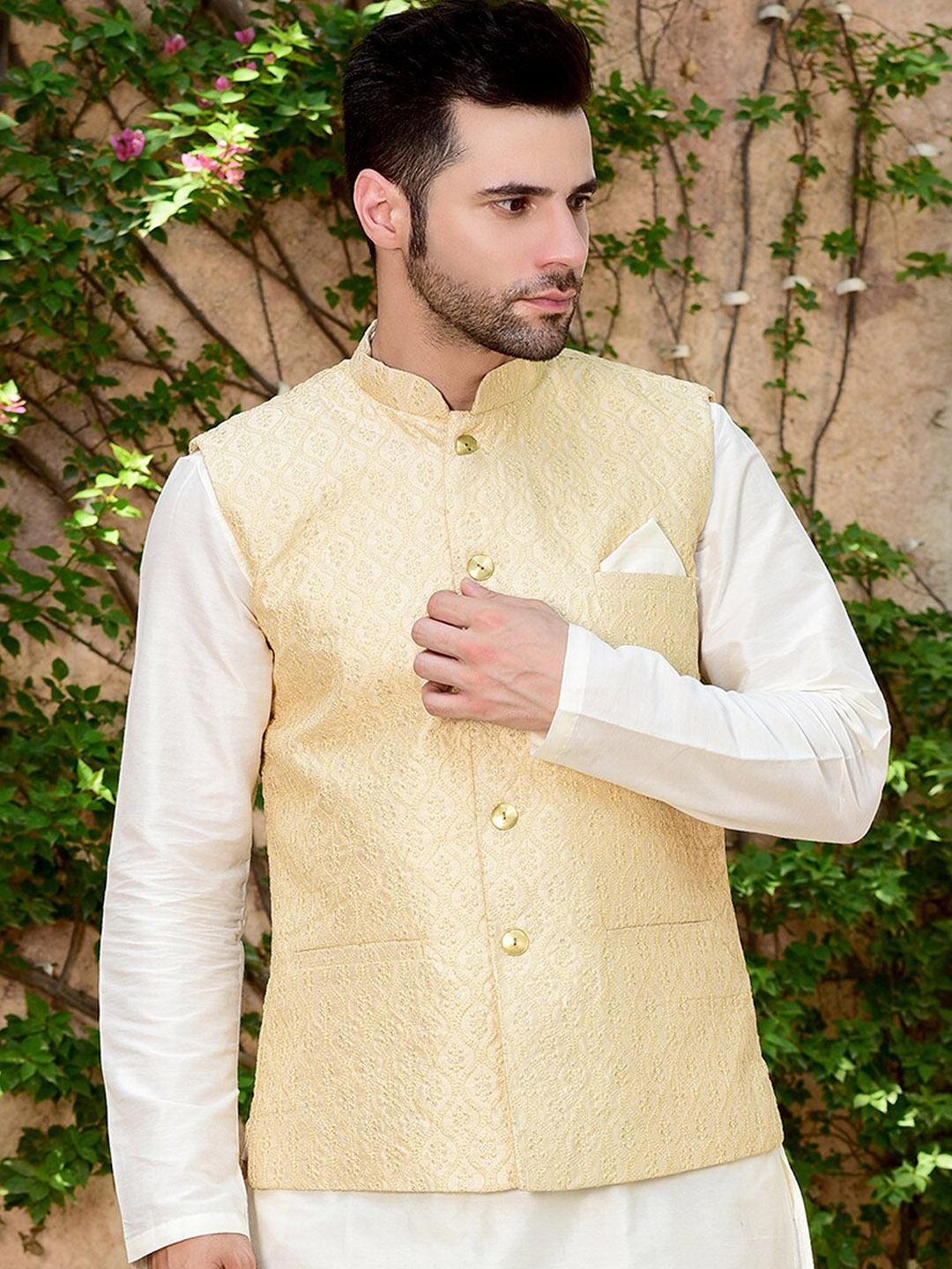 

HOUSE OF DEYANN Ethnic Motifs Embroidered Mandarin Collar Nehru Jacket, Cream