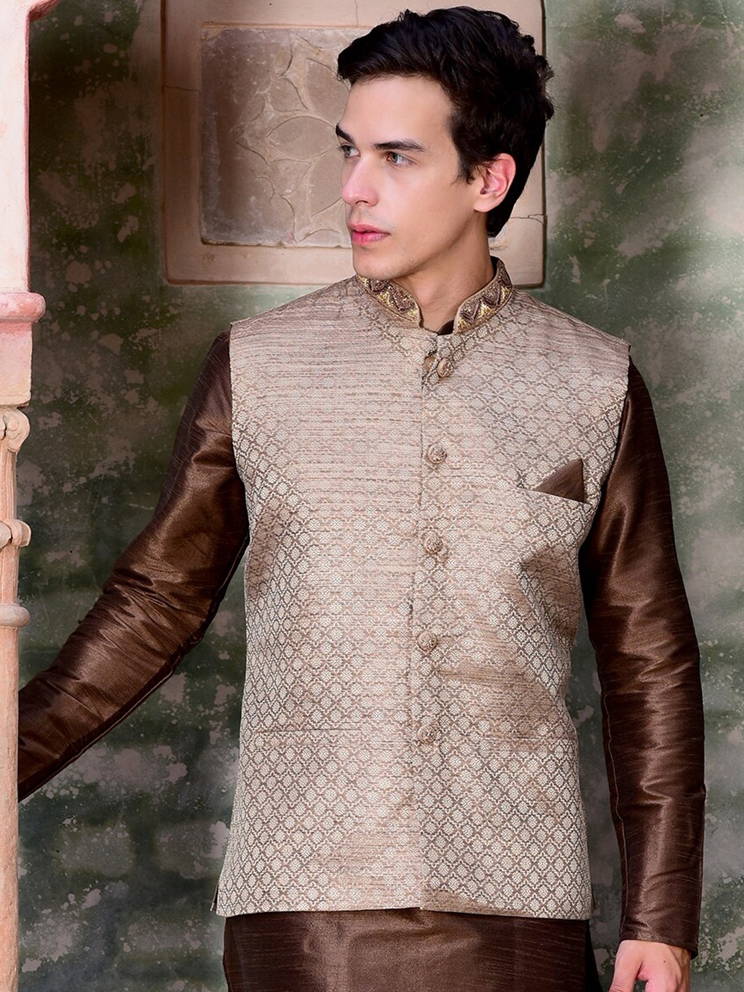 

HOUSE OF DEYANN Woven Design Jaquard Silk Nehru Jacket With Pocket Square, Brown