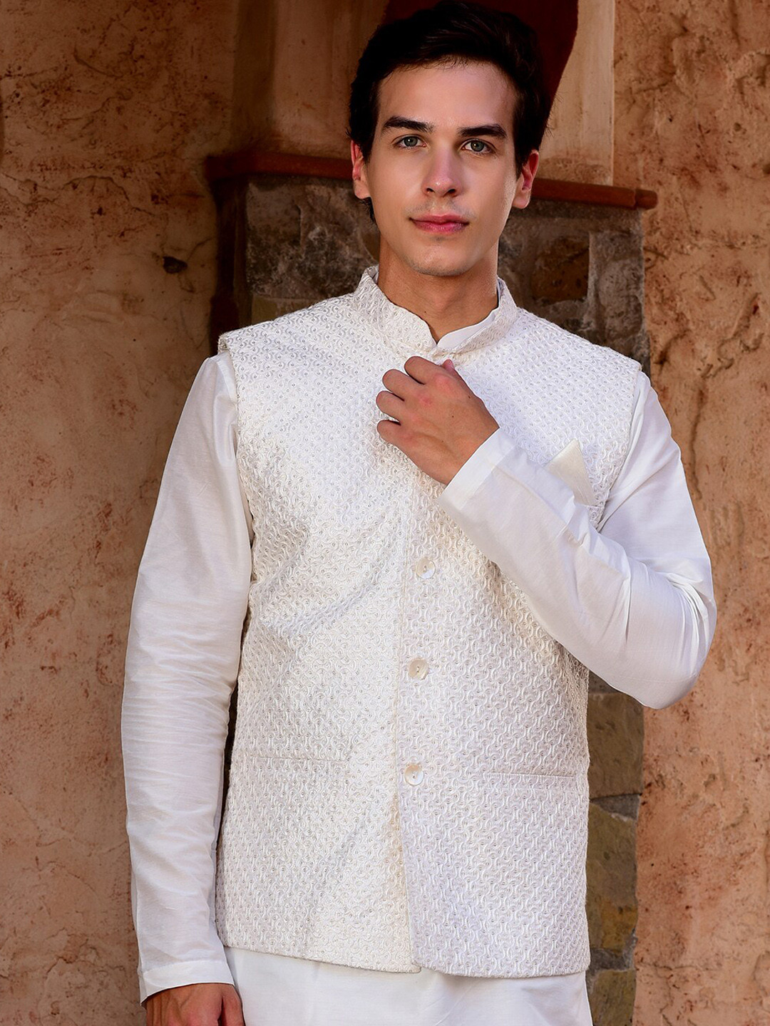 

HOUSE OF DEYANN Chikankari Embroidered Nehru Jacket With Pocket Square, Off white