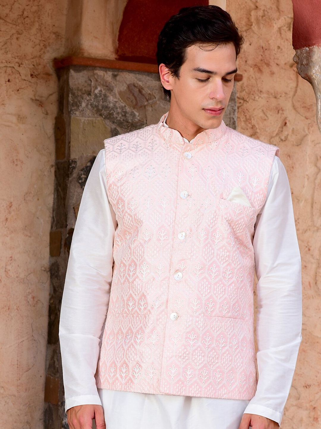 

HOUSE OF DEYANN Chikankari Embroidered Nehru Jacket With Pocket Square, Peach