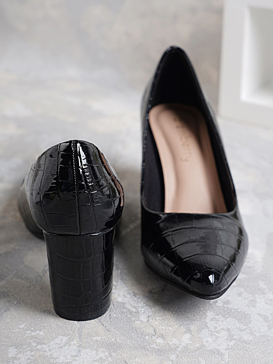 

DressBerry Black Textured Closed Back Block Pumps