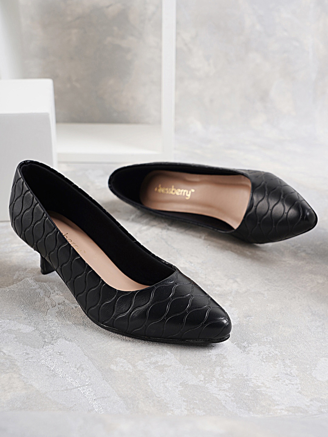 

DressBerry Black Textured Kitten Heel Pumps