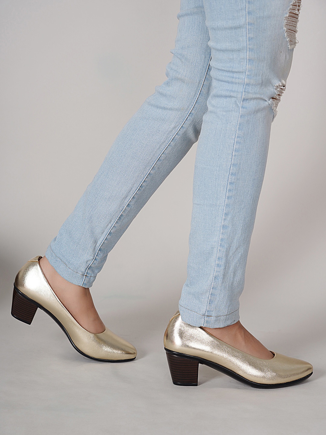 

DressBerry Gold-Toned Pointed Toe Closed Back Block Pumps