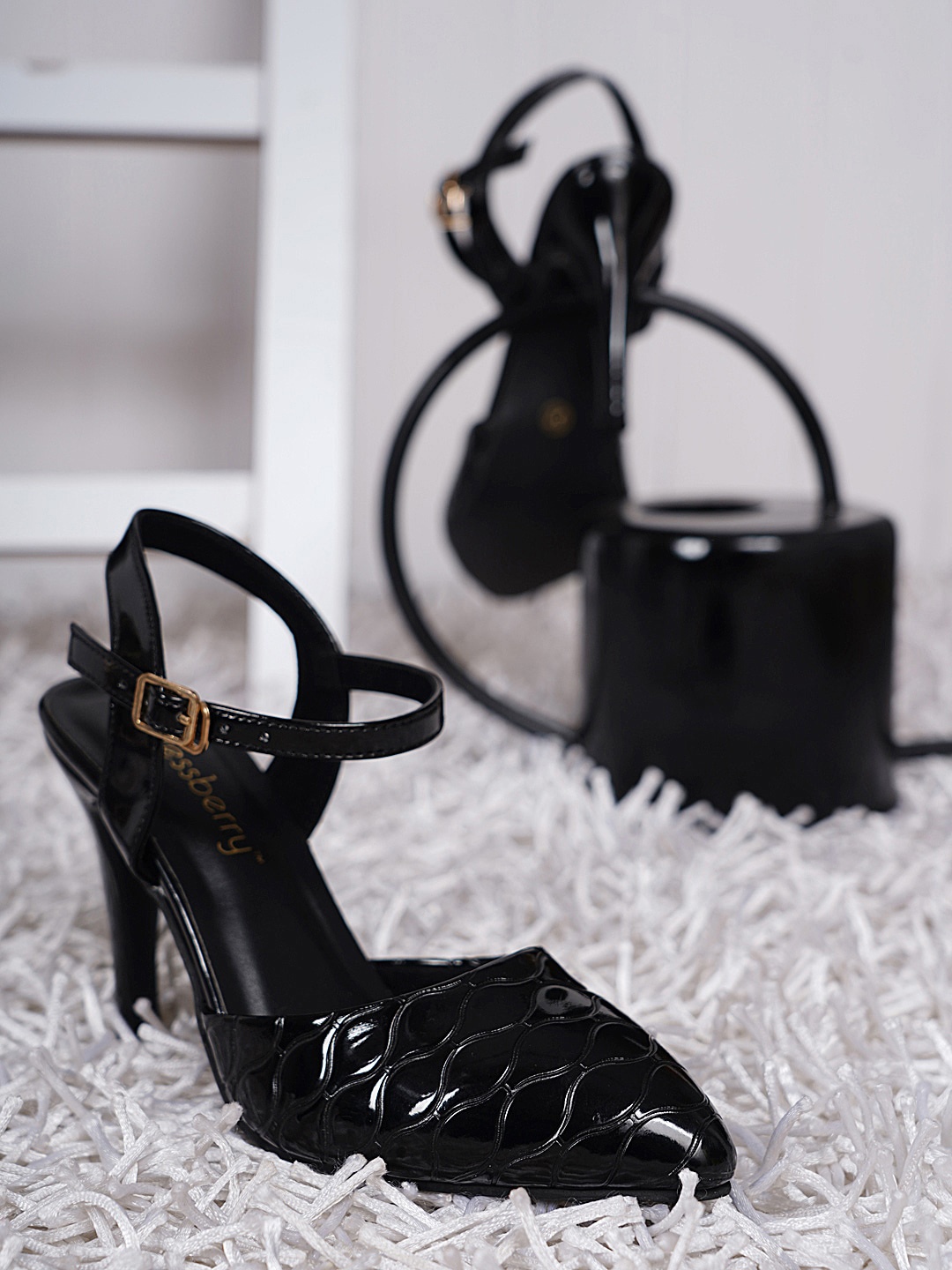

DressBerry Black Textured Pointed Toe Block Pumps With Backstrap