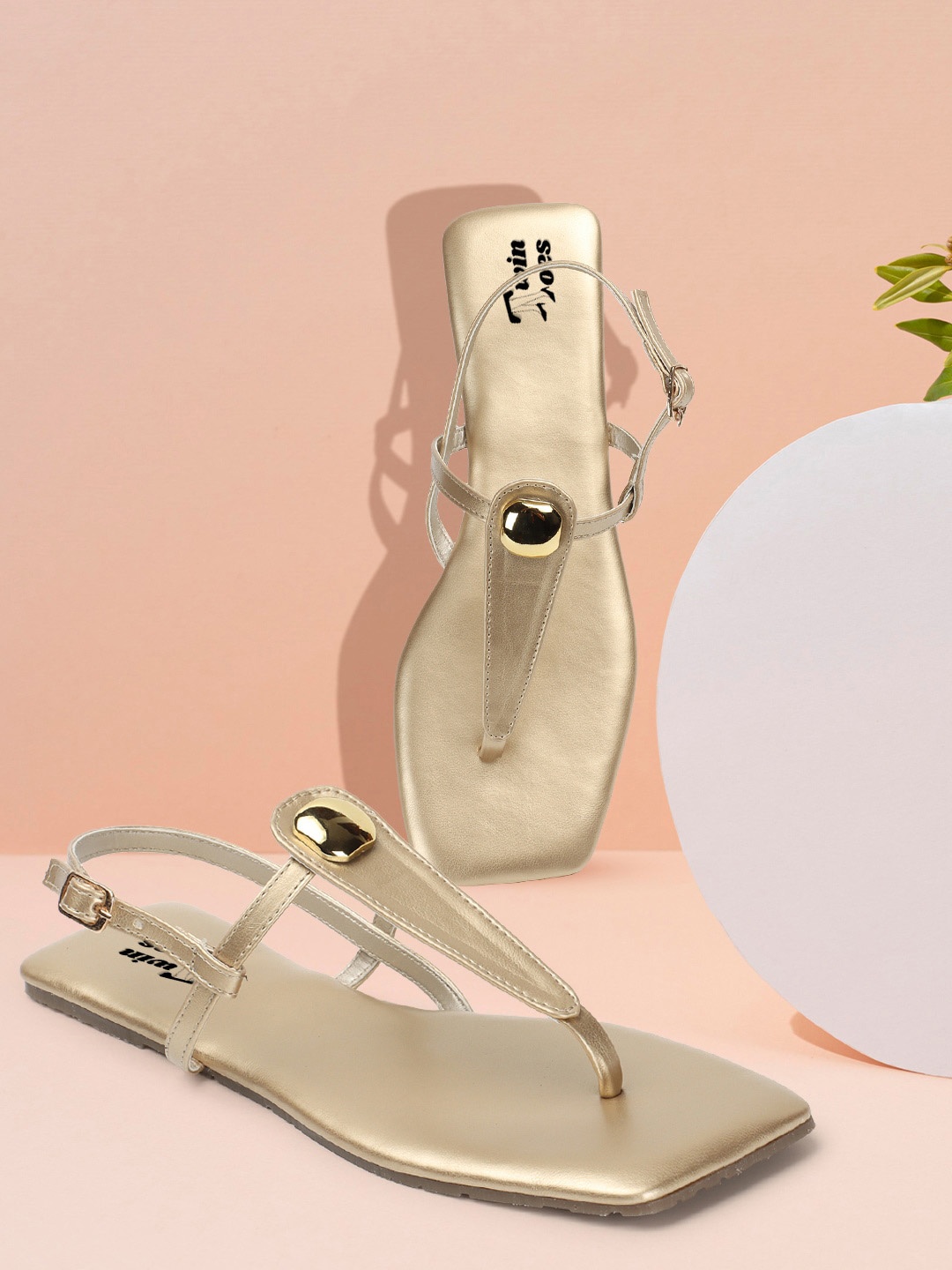 

TWIN TOES Embellished T-Strap Flats With Buckles, Gold