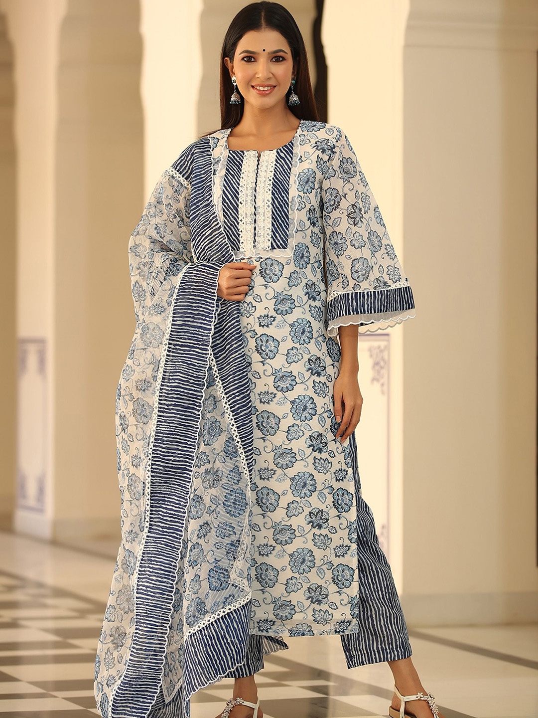 

GILLORI Floral Printed Thread Work Straight Kurta & Trousers With Dupatta, White