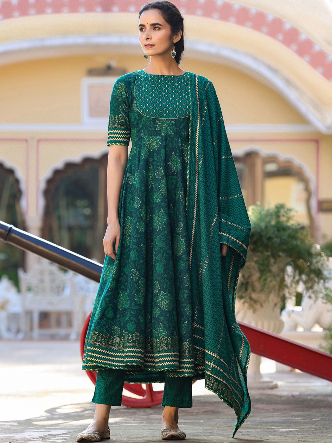 

GILLORI Floral Printed Gotta Patti Pure Cotton Anarkali Kurta & Trousers With Dupatta, Green