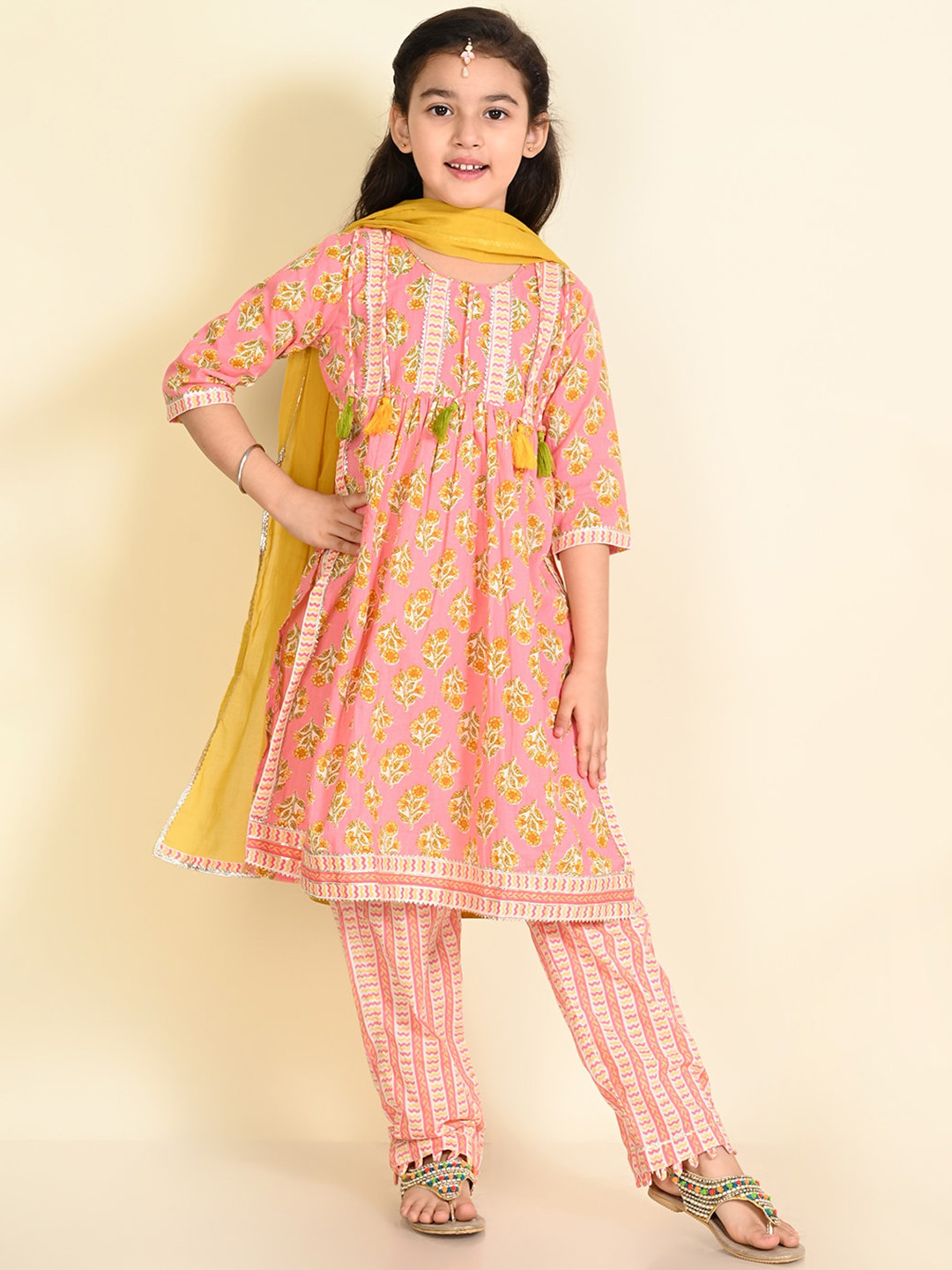 

LIL PITAARA Girls Floral Printed Gotta Patti Pure Cotton Kurti with Trousers & Dupatta, Peach