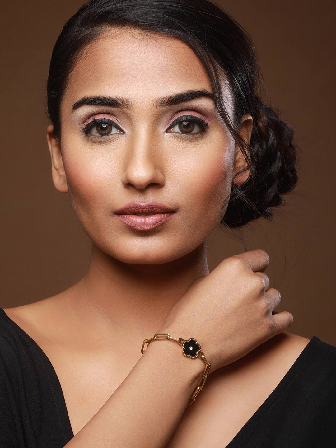 

DressBerry Gold-Plated Cubic Zirconia Studded Floral Shaped Link Bracelet