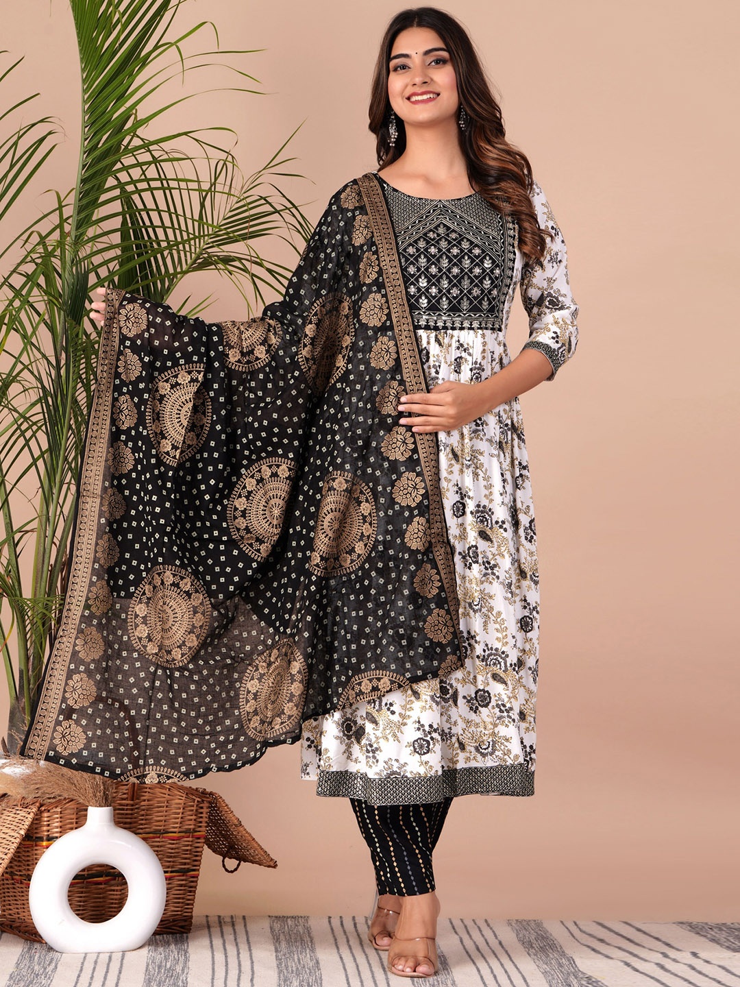 

TOULIN Floral Printed Empire Thread Work Kurta With Palazzos & Dupatta, Black