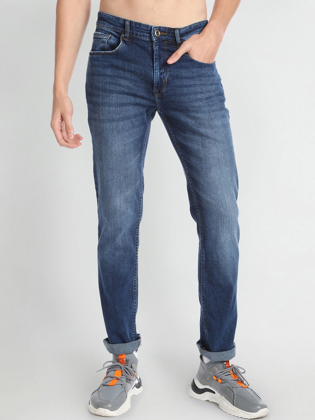 

Flying Machine Men Straight Fit Clean Look Light Fade Stretchable Jeans, Blue