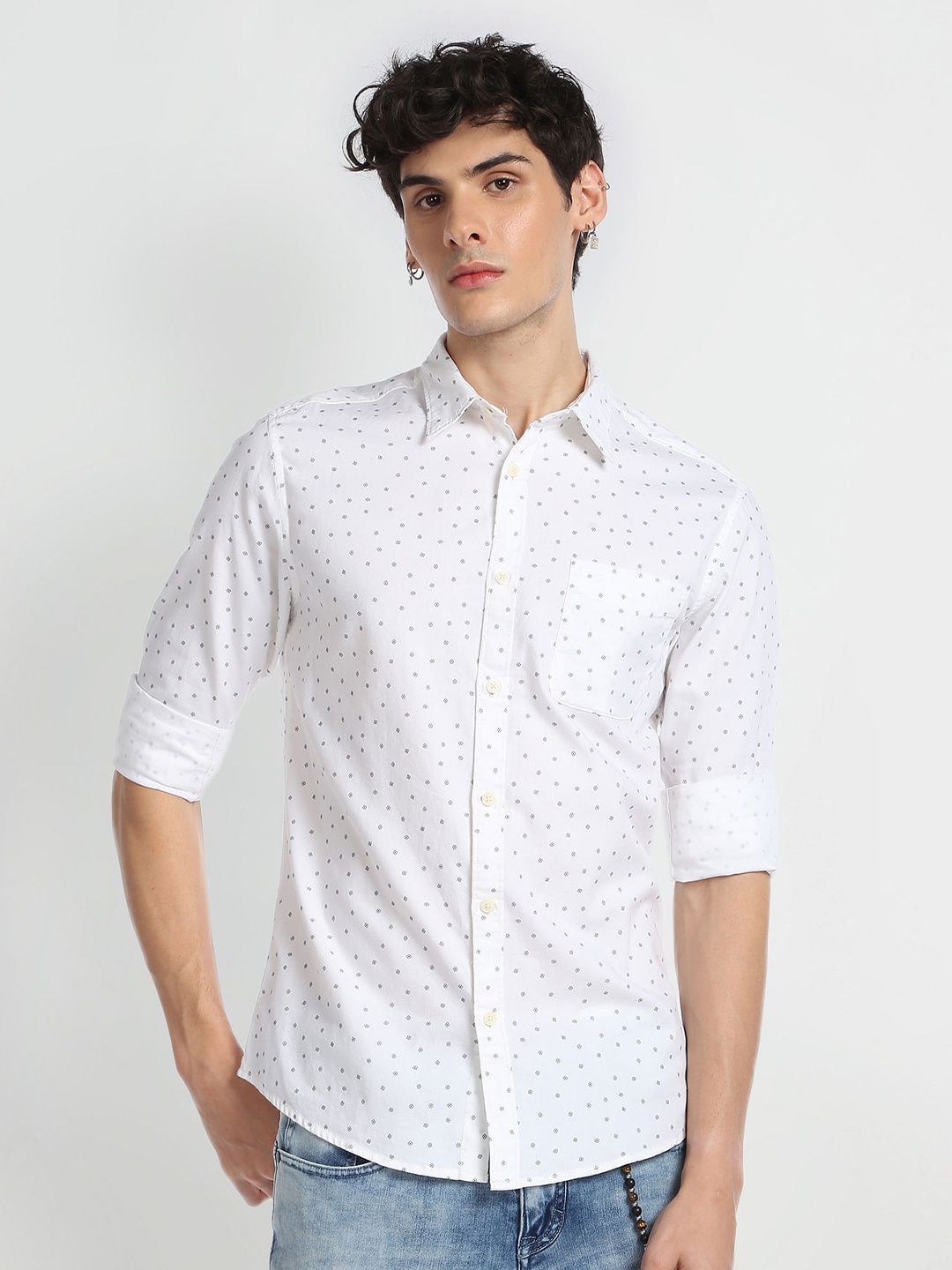 

Flying Machine Slim Fit Opaque Conversational Printed Pure Cotton Casual Shirt, White