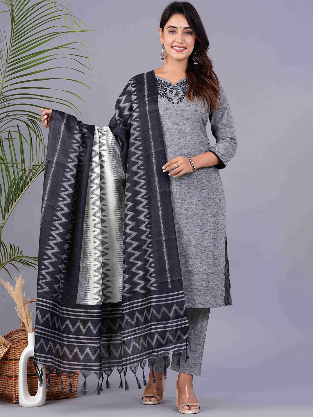 

PARCHHAI Floral Embroidered Straight Kurta with Trousers & With Dupatta, Grey