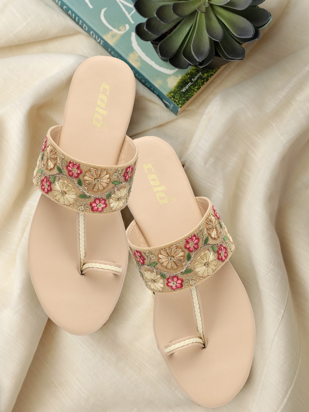 

Colo Ethnic Embroidered One Toe Flats, Cream