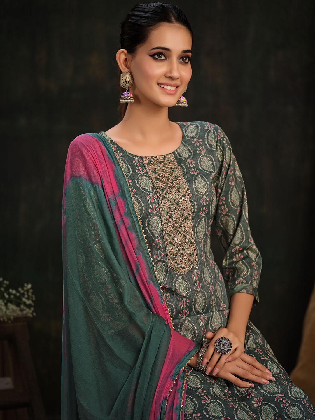 

Sangria Ethnic Printed Straight Gotta Patti Kurta & Trouser With Dupatta, Green