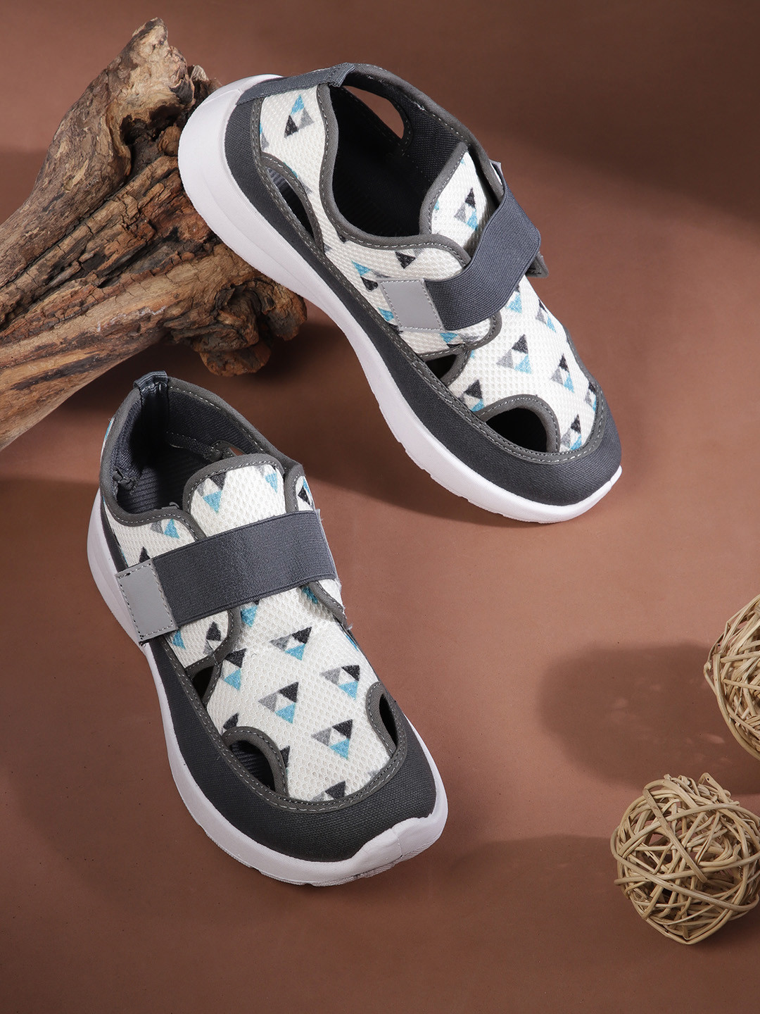

The Roadster Lifestyle Co. Women Woven Design & Printed Sneakers, Off white