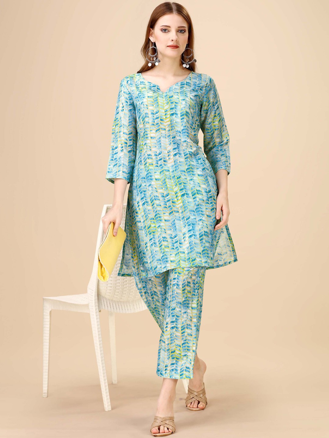 

KALINI Floral Printed Regular Kurti With Trousers, Blue