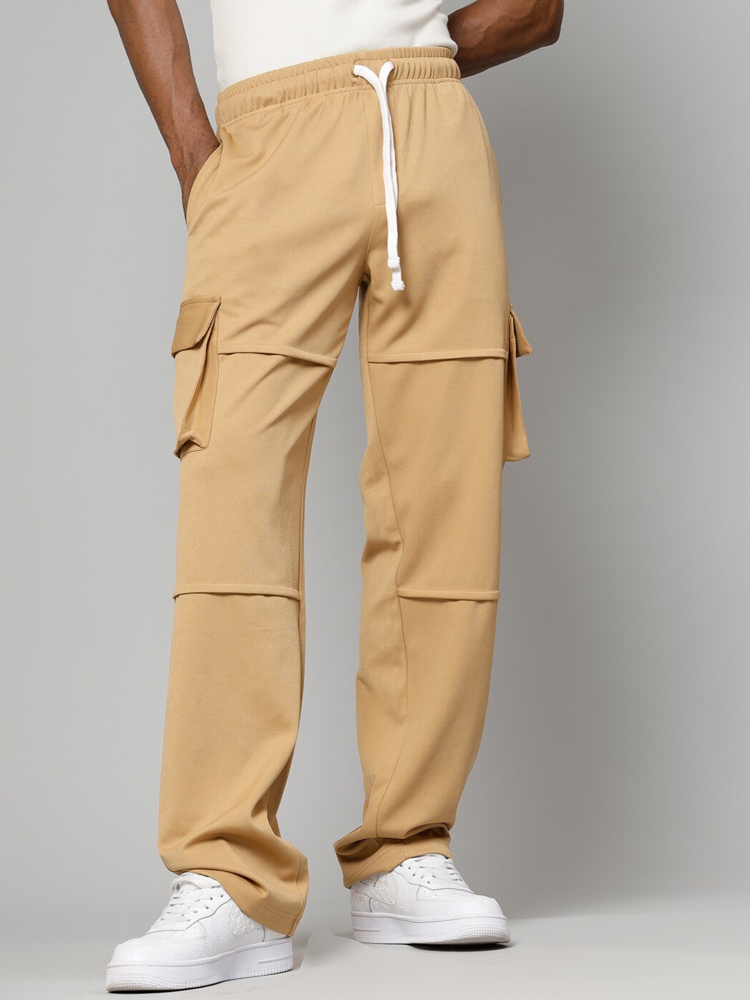 

EVERDION Men Relaxed Straight Leg Straight Fit High-Rise Cargos, Tan