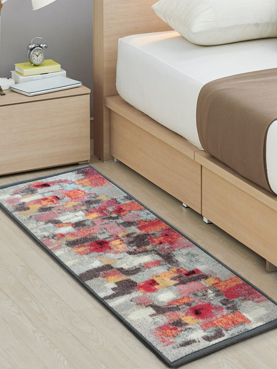 

URBAN SPACE Grey & Red Printed Nylon Carpets