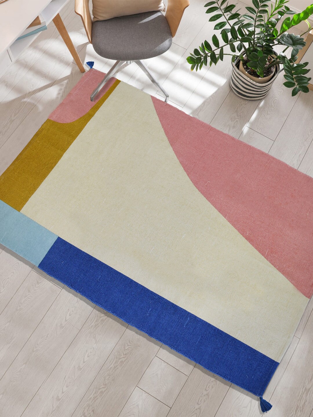 

URBAN SPACE Cream-Colored & Pink Printed Cotton Carpet