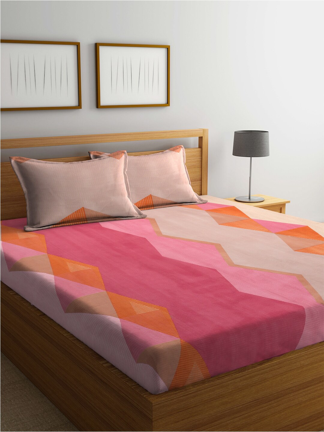 

Arrabi Pink & White Graphic Polycotton 300 TC King Bedsheet With 2 Pillow Covers