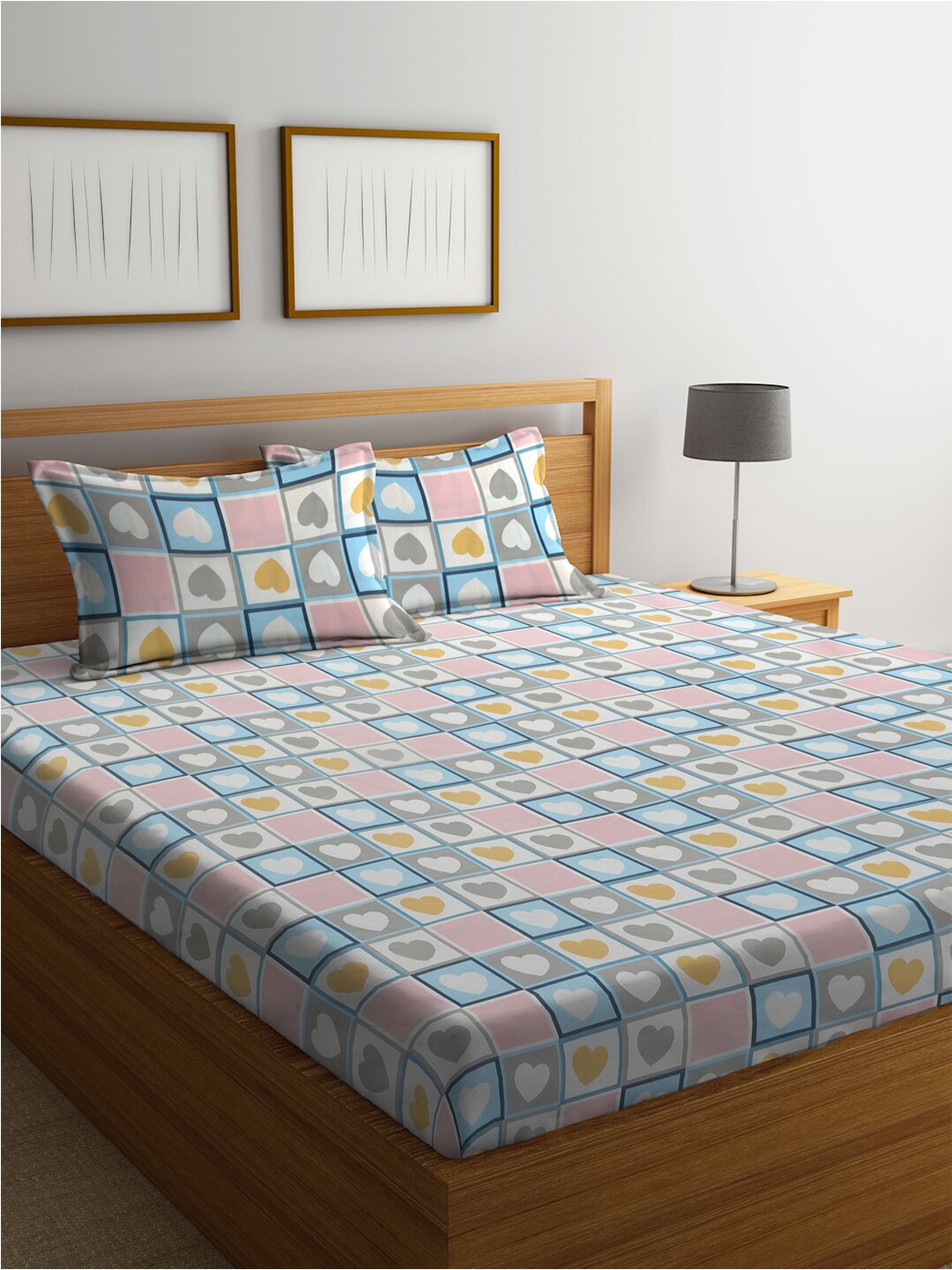 

Arrabi White & Pink Geometric Polycotton 300 TC King Bedsheet With 2 Pillow Covers