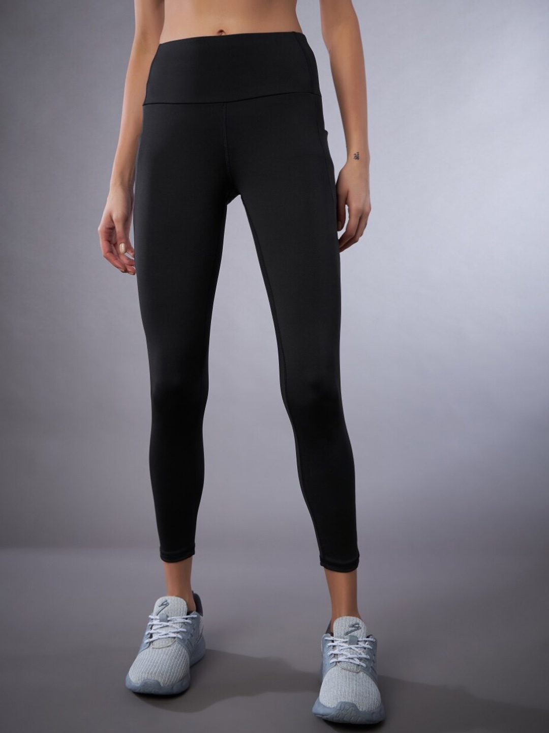 

UNPAR Women Moisture Wicking Training Or Gym Tights, Black