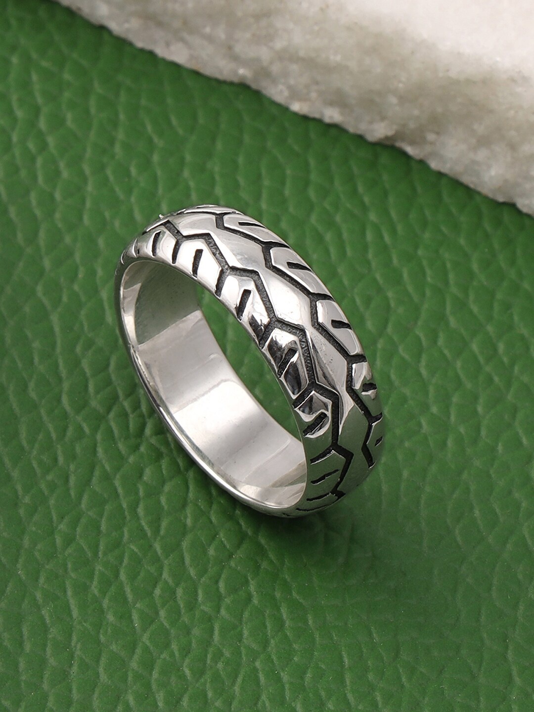 

GIVA Men 925 Sterling Silver Oxidised Textured Finger Ring