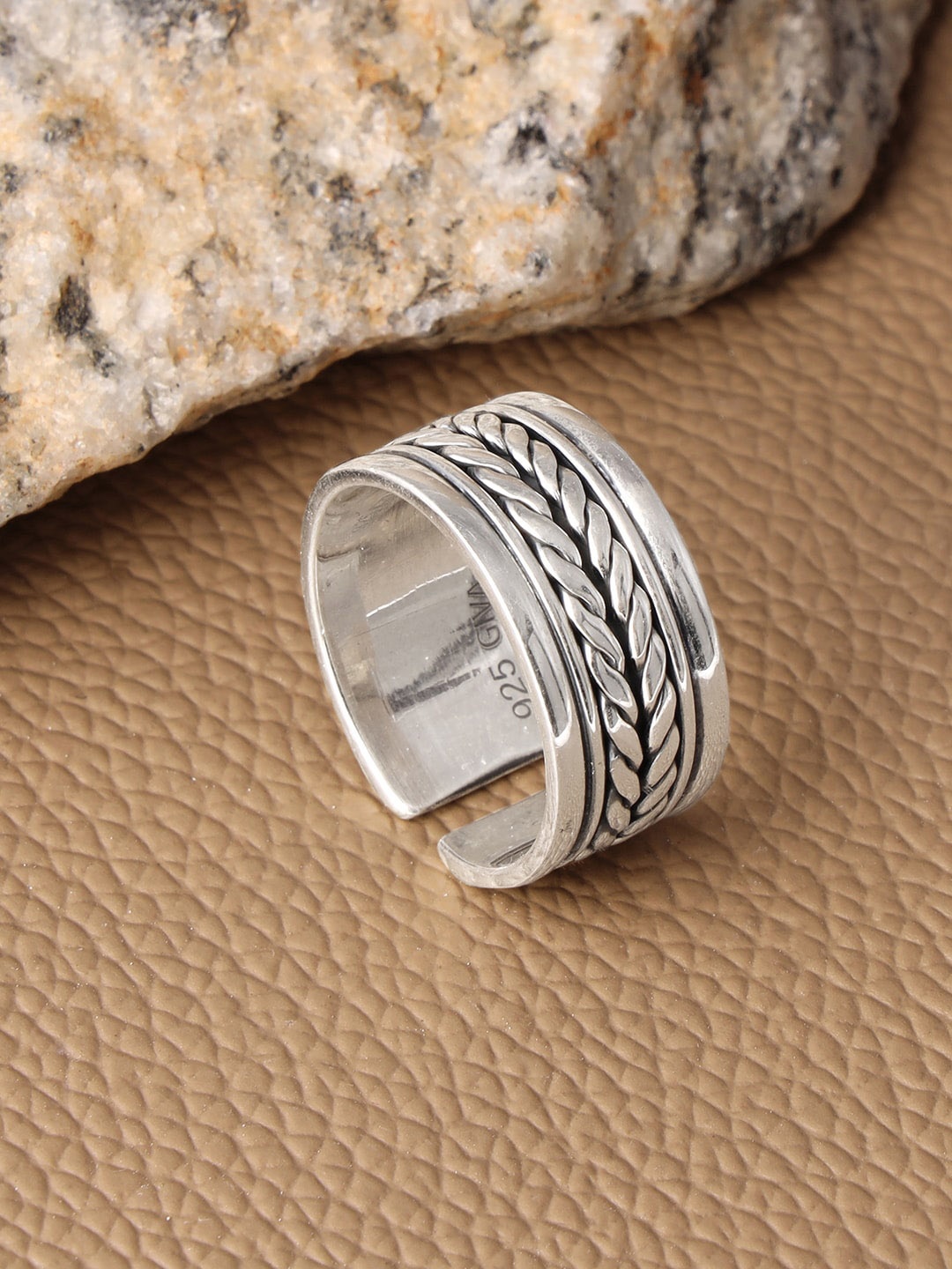 

GIVA Men 925 Sterling Silver Oxidised Textured Finger Ring