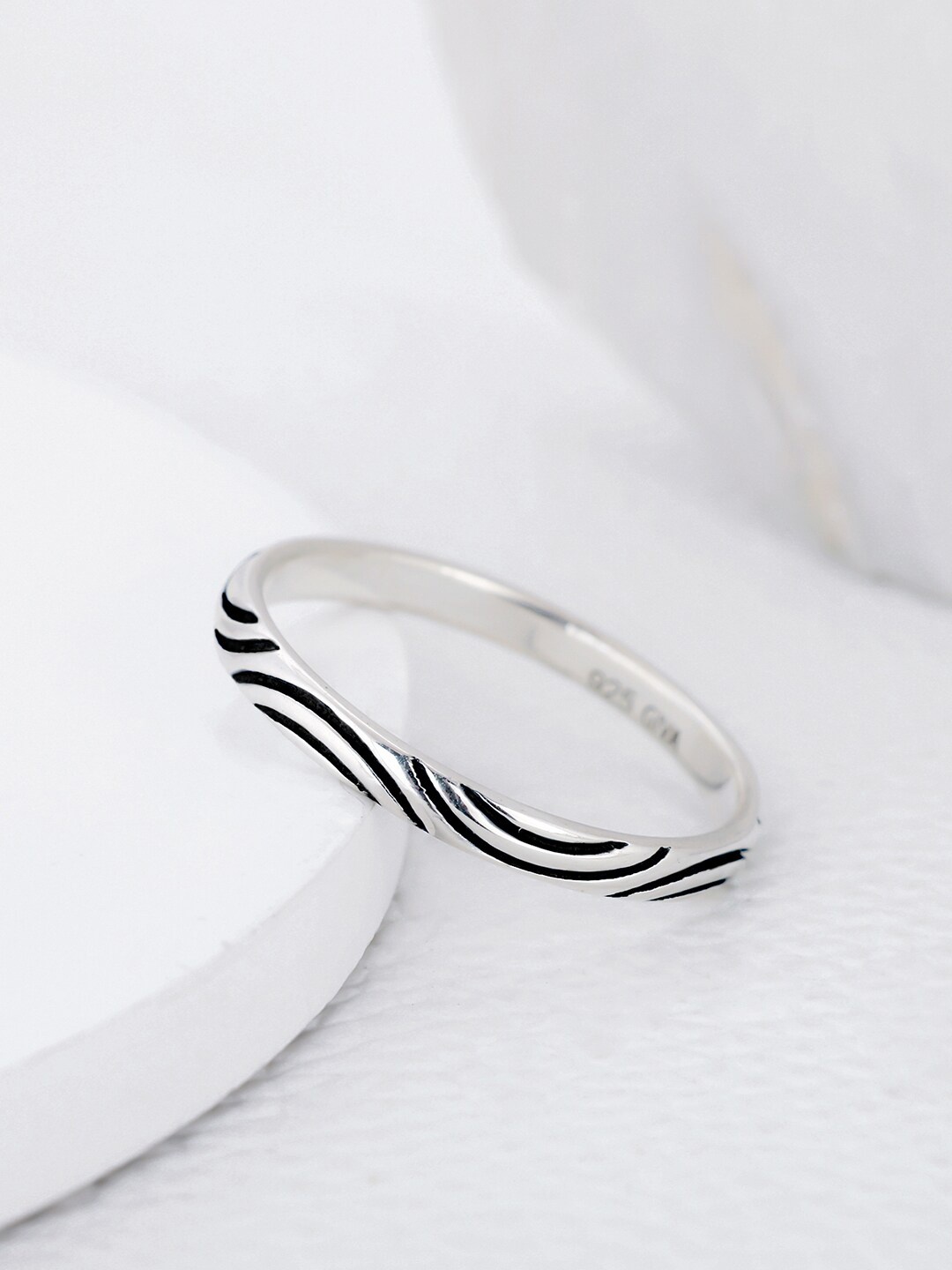

GIVA Men 925 Sterling Silver Silver-Plated Finger Ring