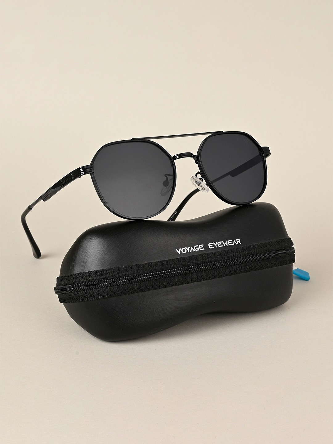 

Voyage Unisex Round UV Protected Sunglasses 8950MG4331, Black