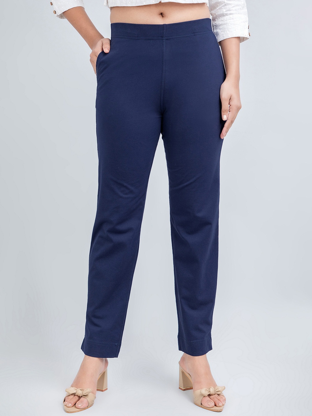 

SUTI Women Mid Rise Cotton Trousers, Navy blue
