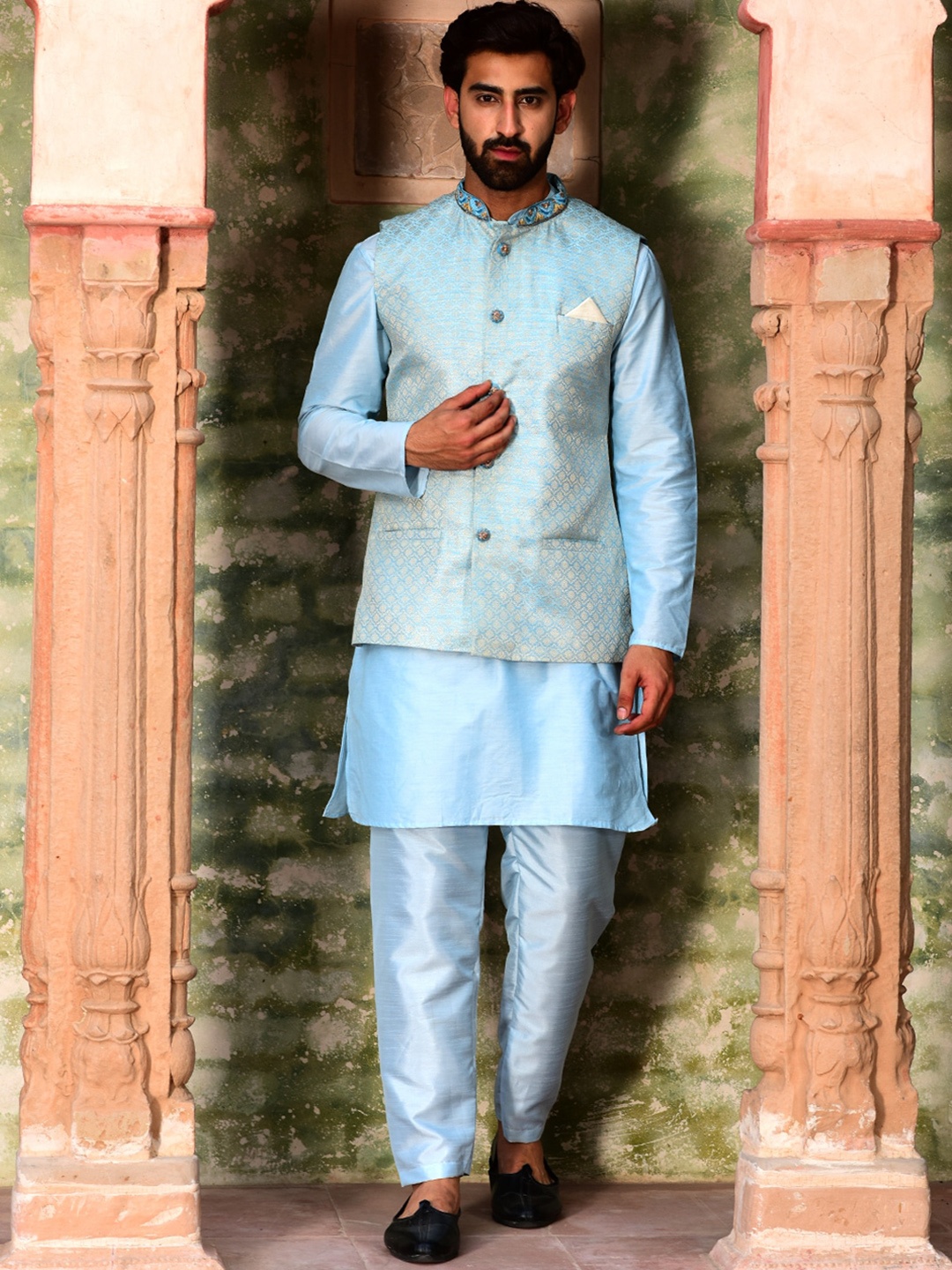 

HOUSE OF DEYANN Regular Kurta With Pyjamas & Nehru Jacket, Blue