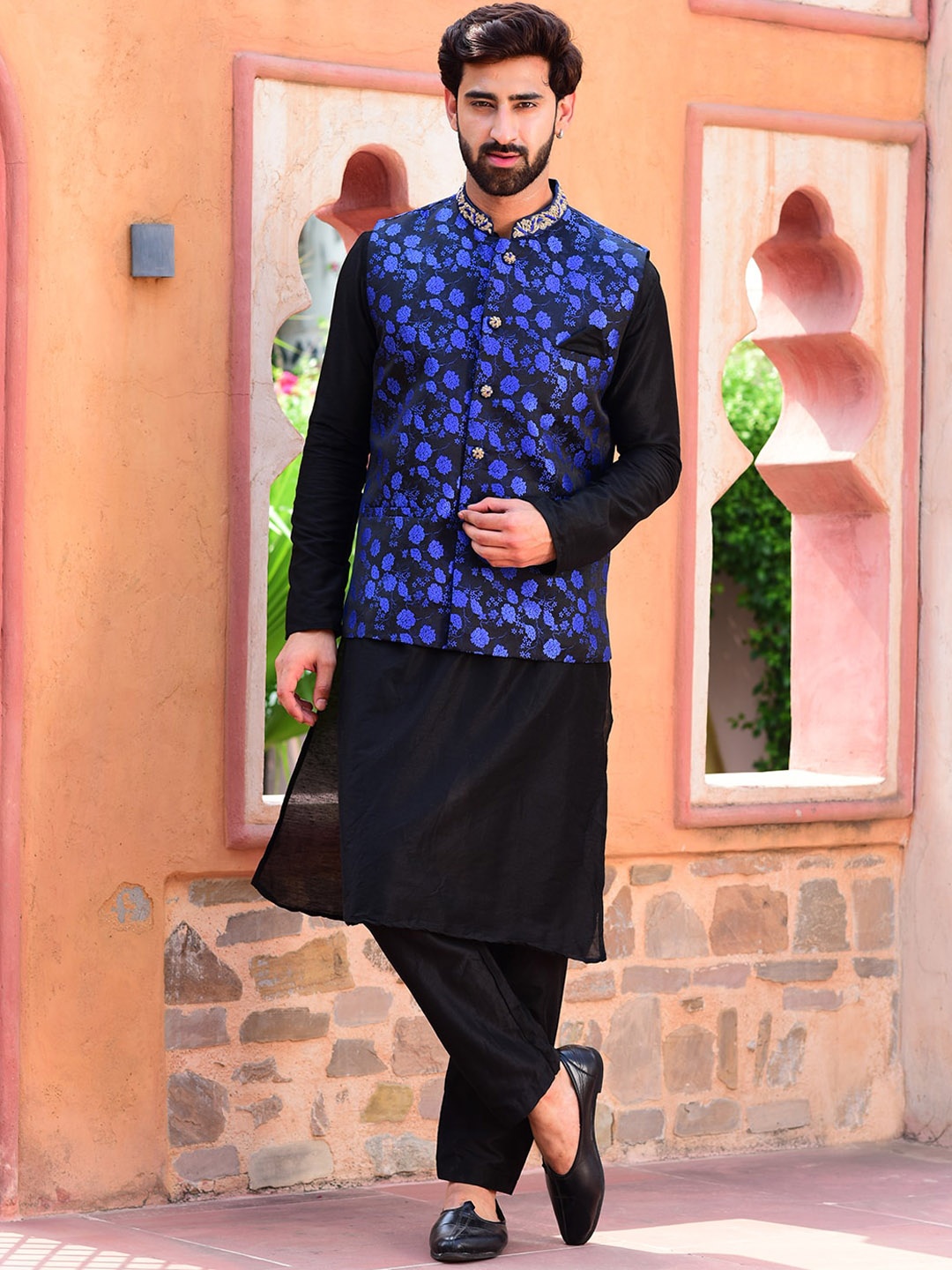 

HOUSE OF DEYANN Regular Kurta With Pyjamas & Nehru Jacket, Blue