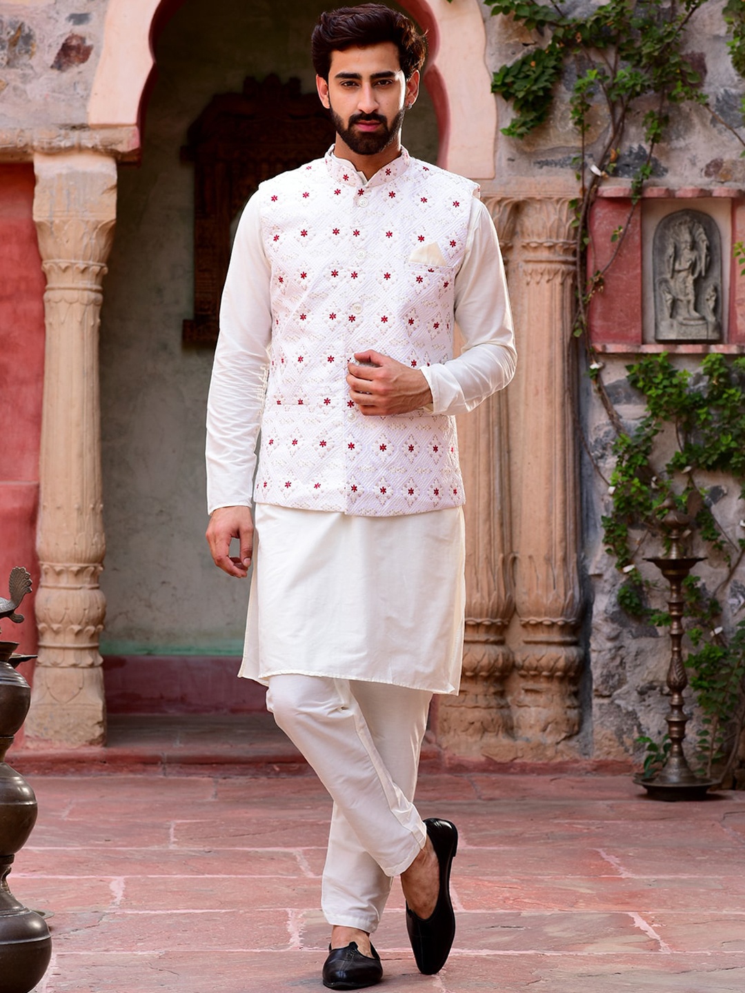 

HOUSE OF DEYANN Men Thread Work Kurta with Pyjamas, White