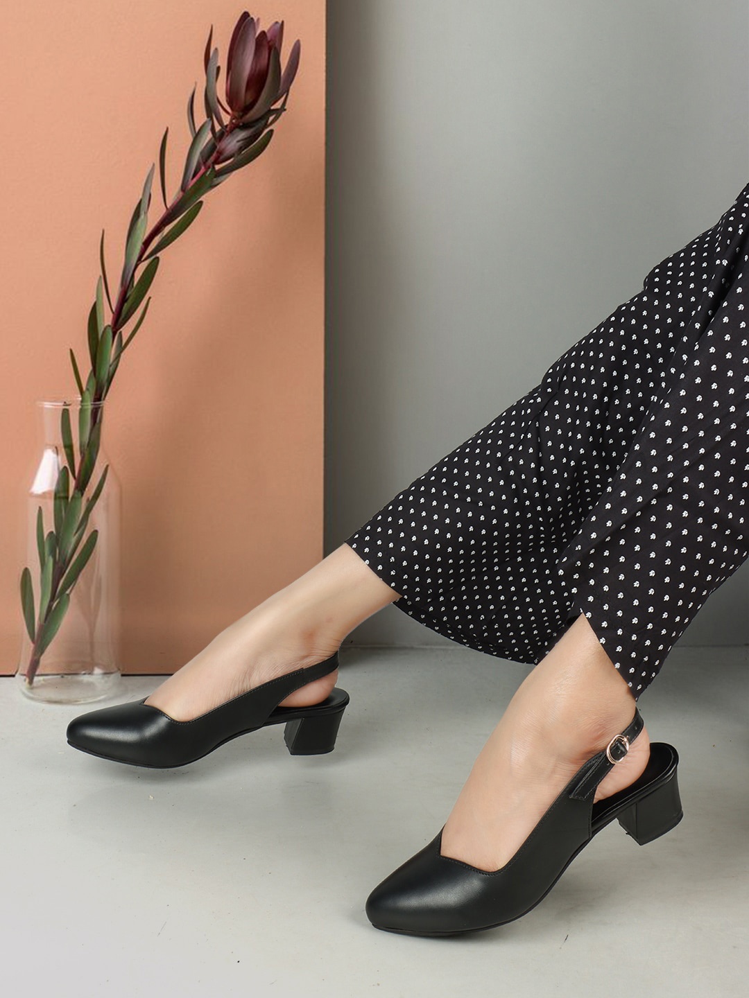 

ICONICS Pointed Toe Block Pumps With Backstrap, Black