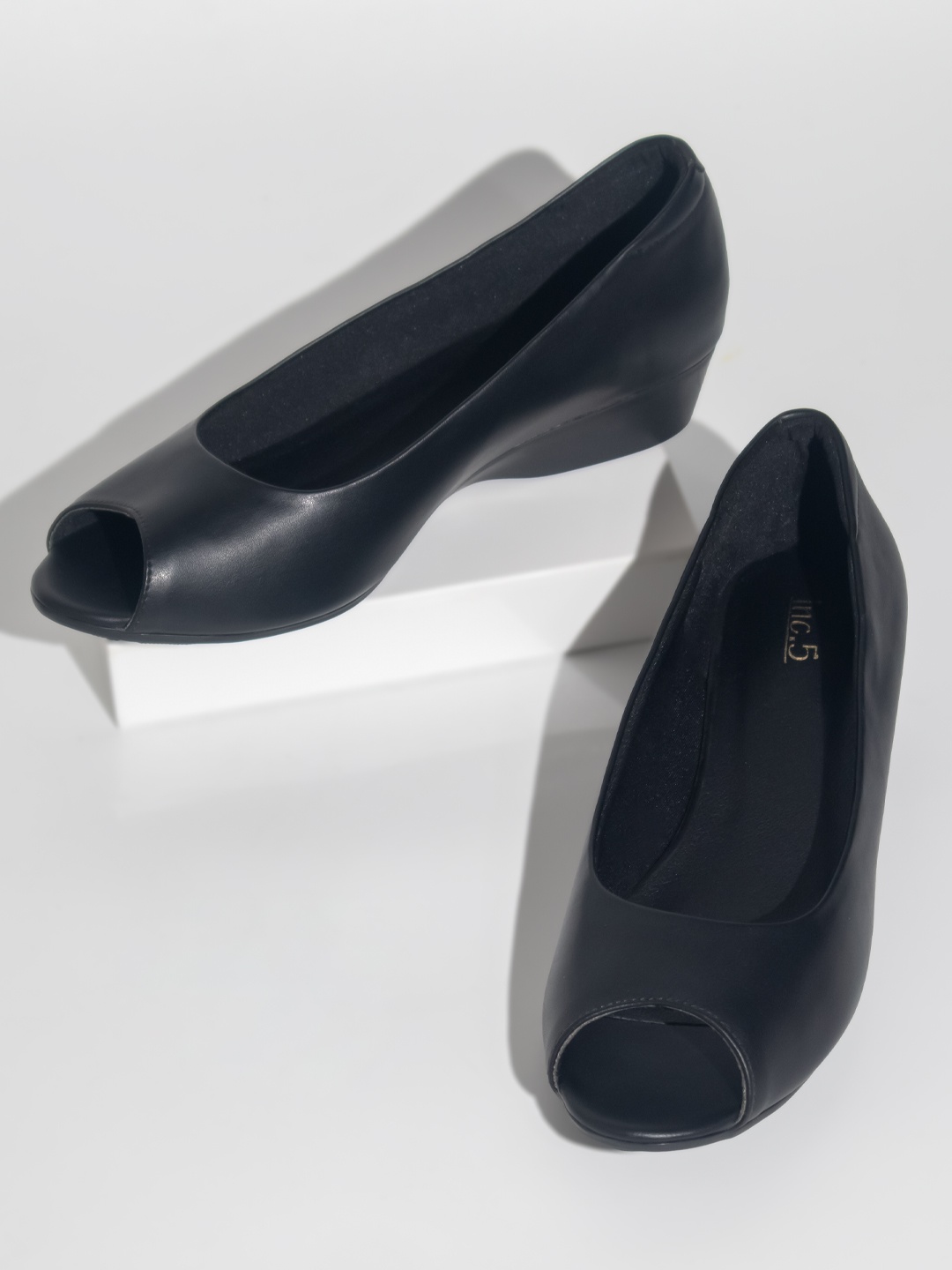 

Inc 5 Peep Toes Wedges, Black