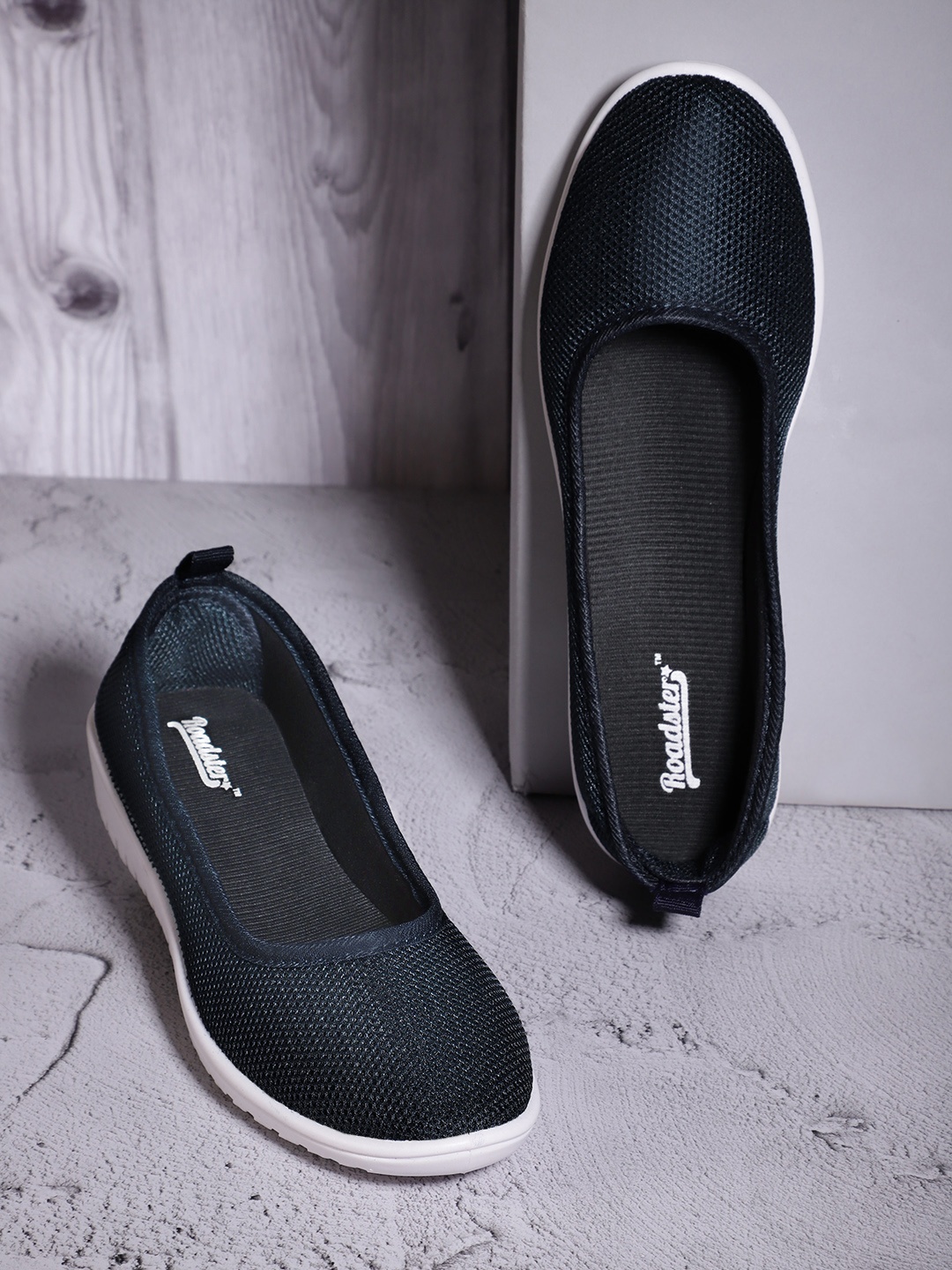 

The Roadster Lifestyle Co. Women Slip-On Sneakers, Navy blue
